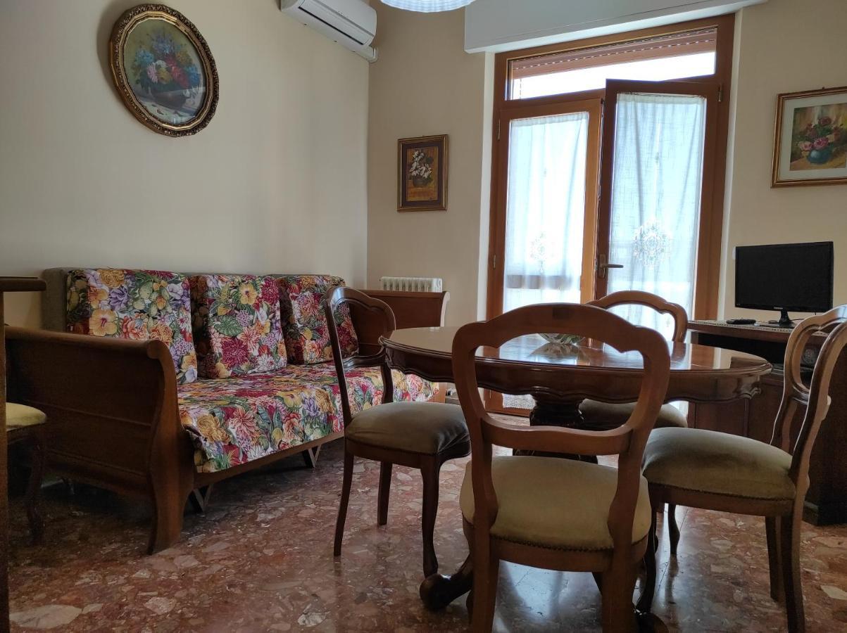 La Colonna Holiday House Apartamento Lecce Exterior foto
